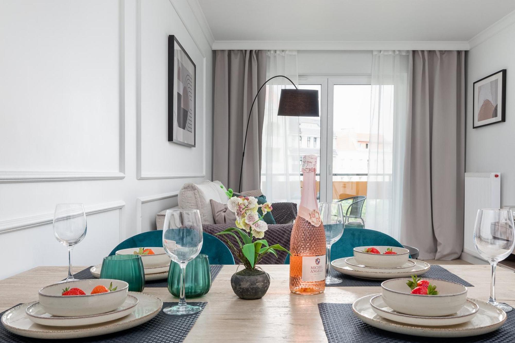 Plac Slowianski Apartments With Balcony Swinoujscie Center By Noclegi Renters Exteriör bild
